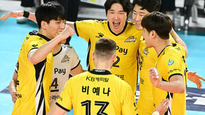 '비예나 25점 ' KB손보, 삼성화재에 3-1 역전승&hellip;5위로 도약