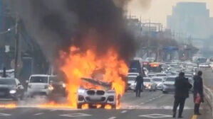 분당 대왕판교로서 신호대기 중이던 BMW 화재