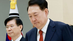 경찰, 대통령 경호처장 참고인 조사&hellip;안가 회동 관련