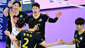 전반기 반환점 앞둔 프로배구&hellip;더 치열해진 1위 싸움