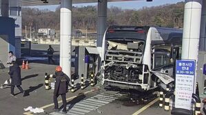 충주서 수소 버스 폭발&hellip;3명 부상(사진=충북소방본부 제공, 연합뉴스)