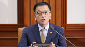 '최상목 권한대행' 현실화하나&hellip;탄핵정국 혼란에 환율 치솟았다