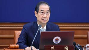 [속보] 한덕수 "특검법 처리&middot;헌법재판관 임명, 여야 머리 맞대야"
