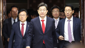 권성동 "한 대행, 탄핵안 과반 찬성해도 똑같이 직무수행해야"