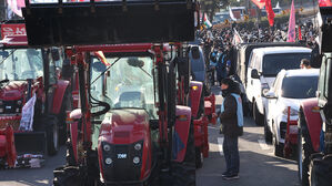 경찰, '남태령 트랙터 시위' 전농 간부 2명 출석 요구