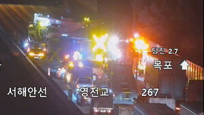 서해안고속도로서 추돌 사고&hellip;1명 심정지 &middot; 3명 경상