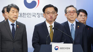 최상목, 대통령 권한대행 일정 개시&hellip;서면 대국민담화&middot;NSC 예정