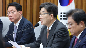 권성동 "한덕수 탄핵, 환율&middot;물가&middot;수출 먹구름&hellip;위기상황"