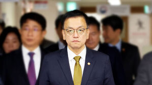 최 대행, 주말 공식일정 없이 업무보고&hellip;'비상정부' 운영 고심