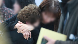 "훼손 심해 처음 못 알아봤는데&hellip;아내가 '딸 목걸이'라더라"