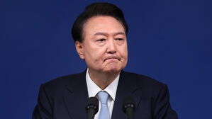 체포영장 발부에 윤 대통령 측 "영장 발부는 불법&hellip;청구 과정도 불투명"