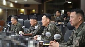 김명수 합참의장 지휘통화 (사진=합동참모본부 제공, 연합뉴스)