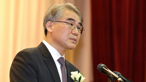 조한창 신임 헌법재판관 "정치의 사법화로 어려운 일 늘어"