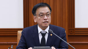 최 대행 "1분기 중 경제여건 재점검&hellip;필요시 추가 경기보강 강구"