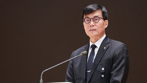 이창용 "최상목 권한대행 도와야&hellip;경제 안정 토대 마련"