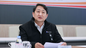 애로사항 청취하는 안덕근 장관(사진=산업통상자원부 제공, 연합뉴스)