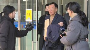 영장실질심사 끝난 김진하 강원 양양군수(사진=연합뉴스)