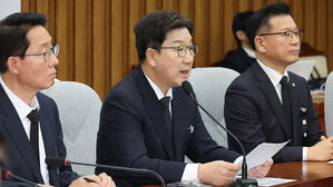 권성동 "공수처, 무리한 현직 대통령 체포 시도 자제해야"