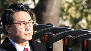 국민의힘 윤상현 의원이 3일 오전 서울 용산구 한남동 대통령 관저로 향하고 있다.(사진=연합뉴스)