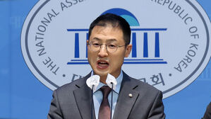 국민의힘 김상욱, '윤 탄핵 찬성' 집회 참석&hellip;"시민과 심판 볼 것"