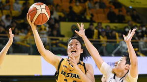 KB의 송윤하(왼쪽)(사진=WKBL 제공, 연합뉴스)
