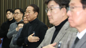 여야, 탄핵 사유 '내란죄 철회' 충돌&hellip;"사기 탄핵" "무식한 주장"