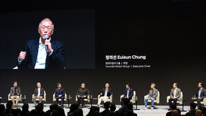 정의선 "퍼펙트스톰 맞아 비관적 태도 경계&middot;기본기로 대응해야"