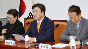 권성동 "헌재, 10건 계류 탄핵안 중 윤 대통령 탄핵심판에만 열 올려"