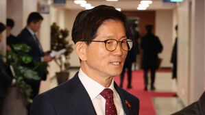김문수 "기소 안된 윤 죄인 취급 너무해&hellip;민심 뒤집어지고 있다"