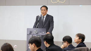 대통령 탄핵심판 국회 소추위원 대리인단 기자간담회(사진=연합뉴스)