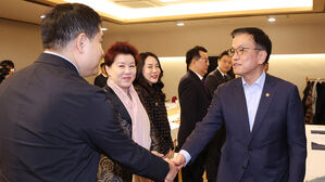 최상목, 주한중국상의 간담회&hellip;"믿고 적극 투자해달라"