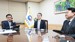 최상목 권한대행, 체코 총리와 통화(사진=기재부 제공, 연합뉴스)