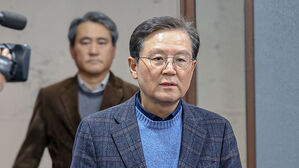 윤 측, 헌재 첫 변론 앞두고 잇단 메시지&hellip;"체포 불법&middot;부당"