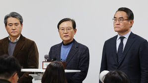 "공수처도 응하겠다" 한발 물러선 윤 측&hellip;'체포 지연 의도' 관측도