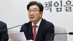 국민의힘 권성동 원내대표가 10일 오전 서울 국회에서 열린 원내대책회의에 참석해 발언하고 있다.