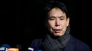 질문에 답하는 신문선 축구협회장 후보