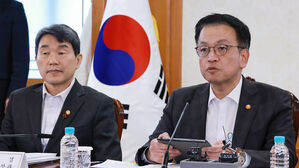 최 대행 "의료계 대화 참여해 달라&hellip;내년 정원, 제로베이스 협의"