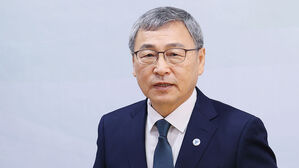 정근식 서울시 교육감이 7일 오전 서울 종로구 서울특별시교육청에서 열린 신년 기자회견에서 질문을 듣고 있다.