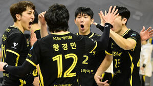 3위 KB손보, 2위 대한항공에 또 3대 2 승리&hellip;6연승 질주
