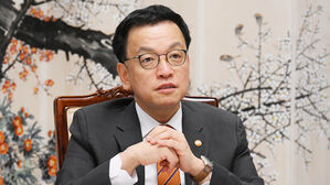 최상목 권한대행 "미 신정부 속도감 있는 정책, 우리 경제에 상당한 영향"