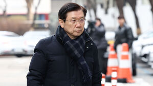 박종준 전 경호처장 경찰 3차 출석&hellip;"성실히 임하겠다"