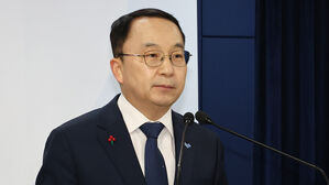 통일부, 우크라 북한군 포로 국내 송환 가능성에 "국제법 검토와 관계국 협의 필요"