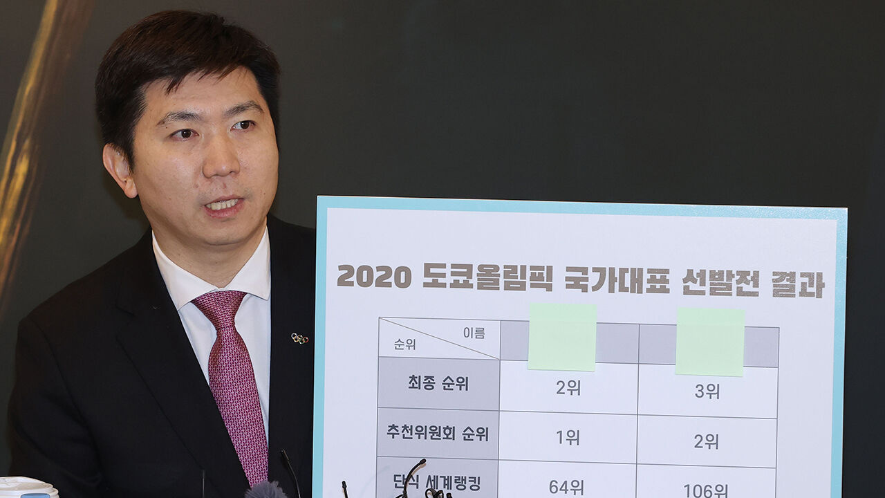 제42대 대한체육회장에 출마한 유승민 후보가 13일 오전 서울 종로구 학고재에서 기자회견을 하고 있다. (사진=연합뉴스)