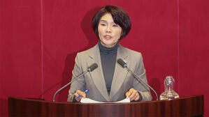 질문하는 한정애 의원(사진=연합뉴스)