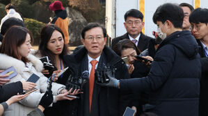 헌법재판소 나서는 윤 대통령 법률대리인(사진=연합뉴스)