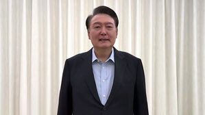 윤 대통령 "불법수사지만 출석, 이 나라에 법 무너져"&hellip;체포에 반발