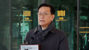 윤 측 석동현 "법원 판단 존중&hellip;구속영장 청구 대비에 최선"