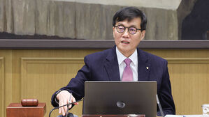 [속보] 한은 총재 "계엄 영향에 작년 4분기 성장률 0.2% 밑돌 수도"