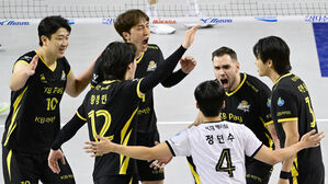 KB손보, 황택의 부상 딛고 OK저축은행에 신승&hellip;7연승 팀 신기록