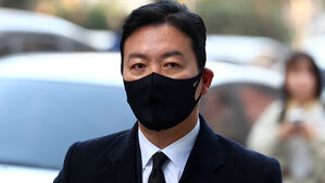 경호차장 경찰 출석 후 바로 체포&hellip;각종 의혹 부인 "임무 수행"